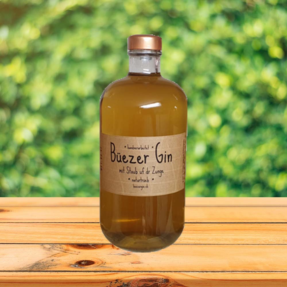 Vom Feld ins Glas, Getränke, Food, Food Deluxe, Fine Food, Accessoires, Zuckerrüben, Zuckerrübenschnaps, Schnaps, Cocktail, Rum, Swissmade, Geschenk, Geschenkidee, Geschenkbox, Röm, Röm el Primero «puur», Röm el Primero «fiin», Röm el Primero, Fass, Fässli, Box, Röm-Box, Röm-Fässli, klaar, bruun, Neutrum, Tanne, Tannä, Bouquet, Rum Cola, Skipiste