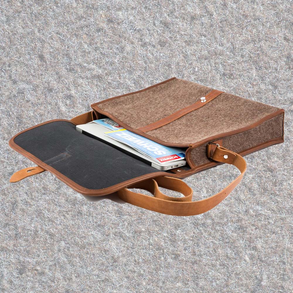 Aktentasche aus Schweizer Armeedecken, Geschenk, Geschenkidee, Manufaktur, Handgemacht, Swissmade, CH-Armee-Decken, Aktenmappe, Handtasche, Rucksack, Shopper, Tasche, Allroundtasche, Schultertasche, Umhängetasche, Laptoptasche, Schultertasche Vintage Look, Handytasche, Aktentasche, Bowling Bag, Unisex Allroundtasche, Reisetasche, Bowling-Umhängetasche, Schweizer Postsack, Beuteltasche, Shopper Post