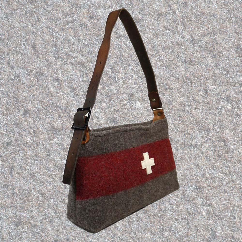 Handtasche aus Schweizer Armeedecken, Geschenk, Geschenkidee, Manufaktur, Handgemacht, Swissmade, CH-Armee-Decken, Aktenmappe, Handtasche, Rucksack, Shopper, Tasche, Allroundtasche, Schultertasche, Umhängetasche, Laptoptasche, Schultertasche Vintage Look, Handytasche, Aktentasche, Bowling Bag, Unisex Allroundtasche, Reisetasche, Bowling-Umhängetasche, Schweizer Postsack, Beuteltasche, Shopper Post