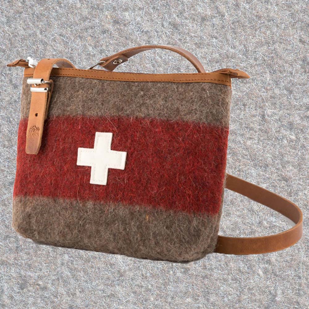 Schultertasche aus Schweizer Armeedecken, Geschenk, Geschenkidee, Manufaktur, Handgemacht, Swissmade, CH-Armee-Decken, Aktenmappe, Handtasche, Rucksack, Shopper, Tasche, Allroundtasche, Schultertasche, Umhängetasche, Laptoptasche, Schultertasche Vintage Look, Handytasche, Aktentasche, Bowling Bag, Unisex Allroundtasche, Reisetasche, Bowling-Umhängetasche, Schweizer Postsack, Beuteltasche, Shopper Post