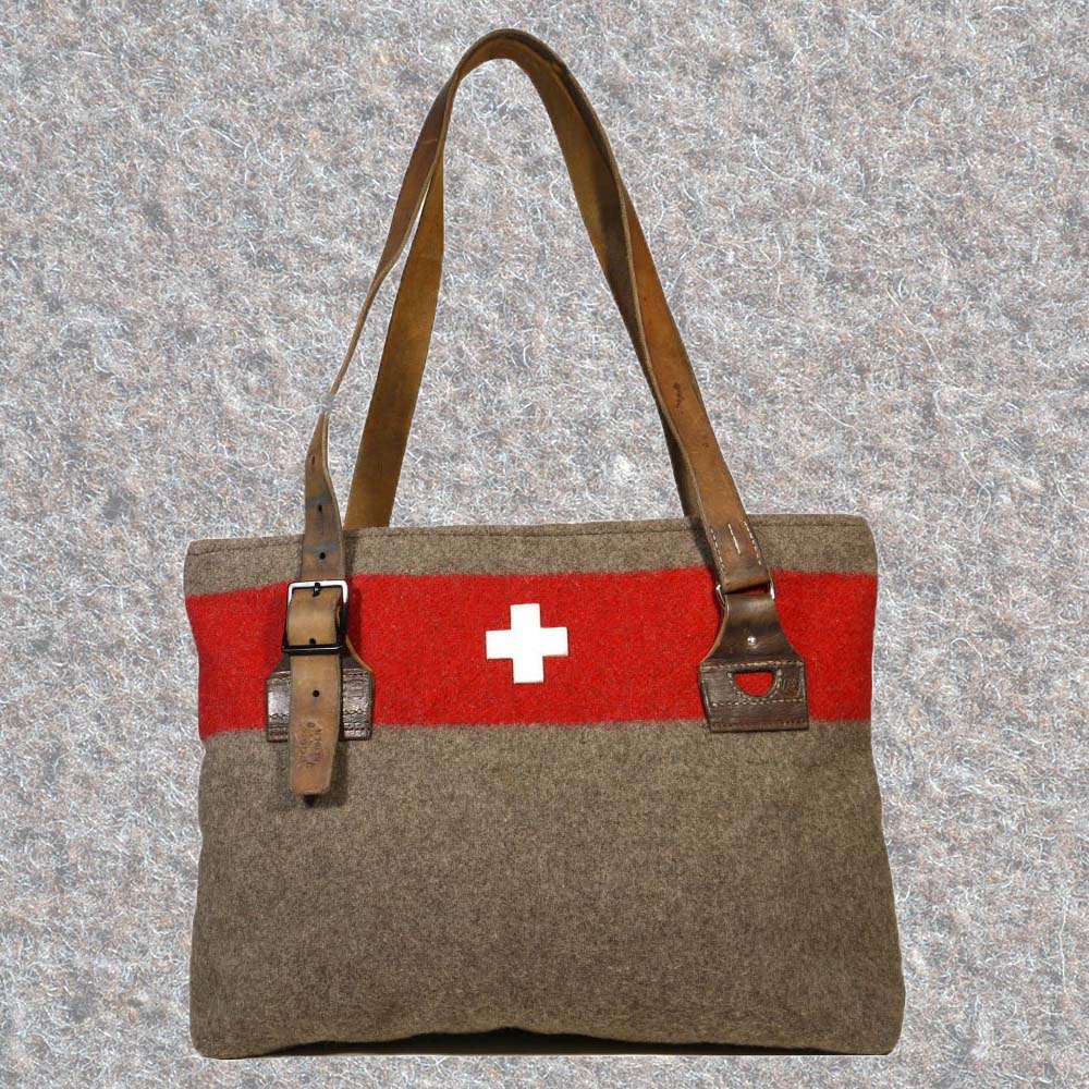 Schweizer Armeedecken, Geschenk, Geschenkidee, Manufaktur, Handgemacht, Swissmade, CH-Armee-Decken, Aktenmappe, Handtasche, Rucksack, Shopper, Tasche, Allroundtasche, Schultertasche, Umhängetasche, Laptoptasche, Schultertasche Vintage Look, Handytasche, Aktentasche, Bowling Bag, Unisex Allroundtasche, Reisetasche, Bowling-Umhängetasche, Schweizer Postsack, Beuteltasche, Shopper Post