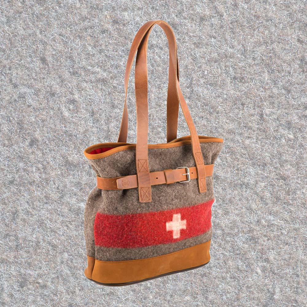 Tasche aus Schweizer Armeedecken, Geschenk, Geschenkidee, Manufaktur, Handgemacht, Swissmade, CH-Armee-Decken, Aktenmappe, Handtasche, Rucksack, Shopper, Tasche, Allroundtasche, Schultertasche, Umhängetasche, Laptoptasche, Schultertasche Vintage Look, Handytasche, Aktentasche, Bowling Bag, Unisex Allroundtasche, Reisetasche, Bowling-Umhängetasche, Schweizer Postsack, Beuteltasche, Shopper Post