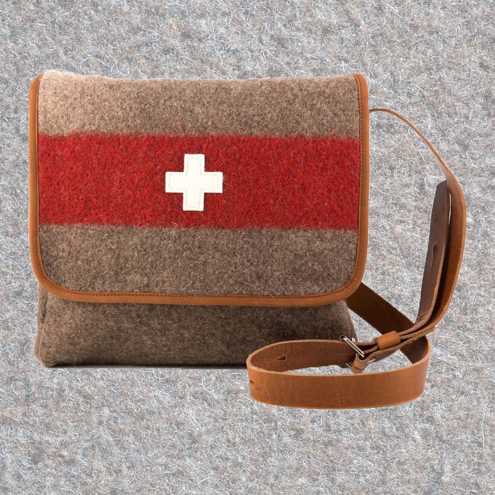 Unisex Allroundtasche aus Schweizer Armeedecken, Geschenk, Geschenkidee, Manufaktur, Handgemacht, Swissmade, CH-Armee-Decken, Aktenmappe, Handtasche, Rucksack, Shopper, Tasche, Allroundtasche, Schultertasche, Umhängetasche, Laptoptasche, Schultertasche Vintage Look, Handytasche, Aktentasche, Bowling Bag, Unisex Allroundtasche, Reisetasche, Bowling-Umhängetasche, Schweizer Postsack, Beuteltasche, Shopper Post