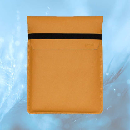 POWCH Laptoptasche, Elektroniktasche Caramel, Elektroniktasche, Powch, Record Bag, Schaltplattentasche, Recycling Shopper, Recycling-Umhängetasche, Hüfttasche, otrend.ch, opower.ch, omarket.ch, otrend, opower, omarket, trend, power, market, Trends, Trend-Scout, Trend-Shop, Online-Shop, Bernevo, Bernevo AG, Geschenk, Geschenkidee, Manufaktur, Handgemacht, Swissmade, CH-Armee-Decken, Aktenmappe, Handtasche, Rucksack, Shopper, Tasche, Allroundtasche, Schultertasche, Umhängetasche, Laptoptasche, Schultertasc